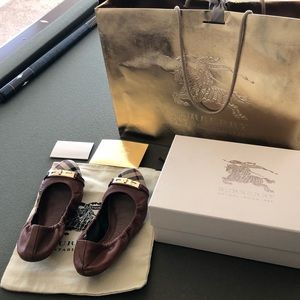 Size 38 BURBERRY Scrunch Brown Flats